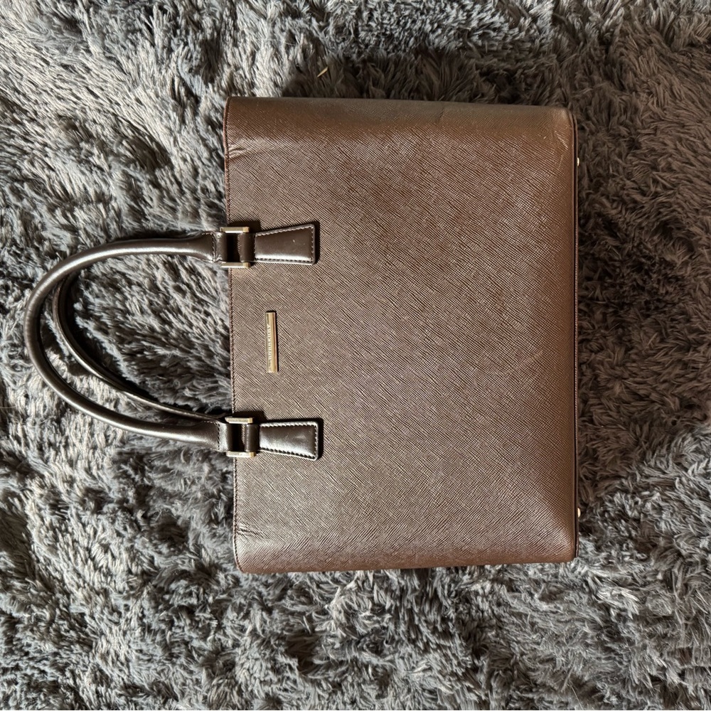 Burberry Brown Leather Tote with Structured Design - Picture 1 of 11